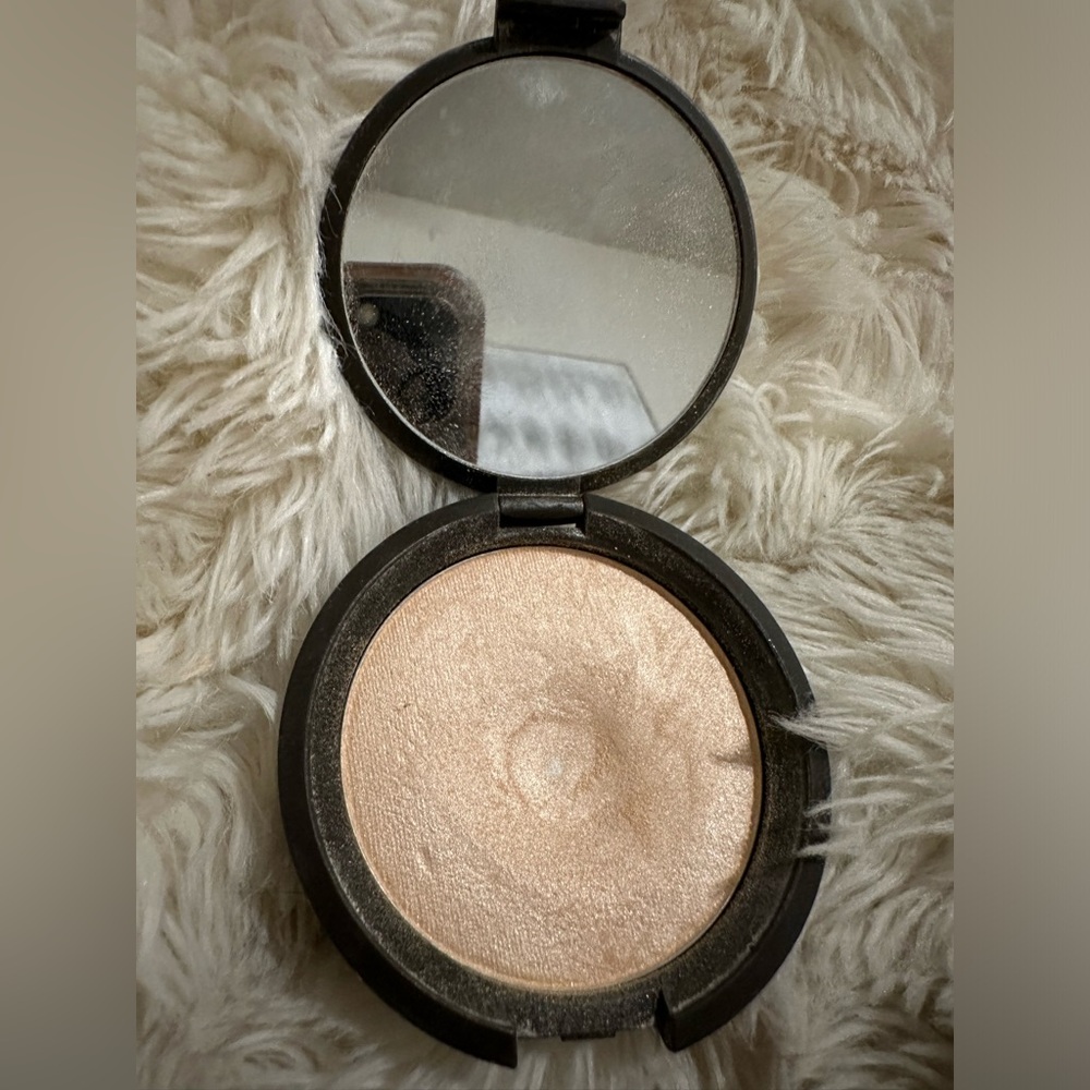 Becca moonstone highlighter